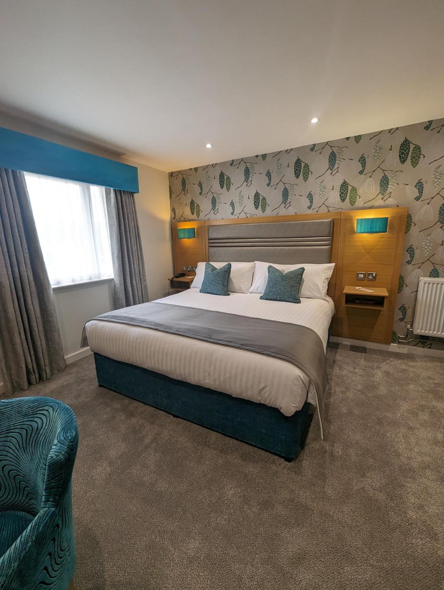 The Briar Court Hotel Huddersfield Eksteriør bilde